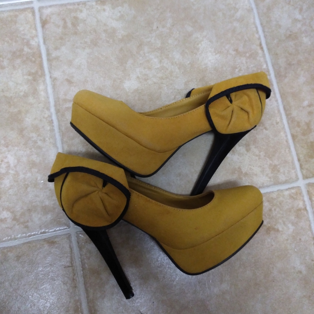 Rouge heels shoes